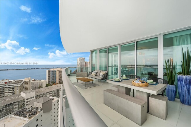 Foto del edificio - 1331 Brickell Bay Dr