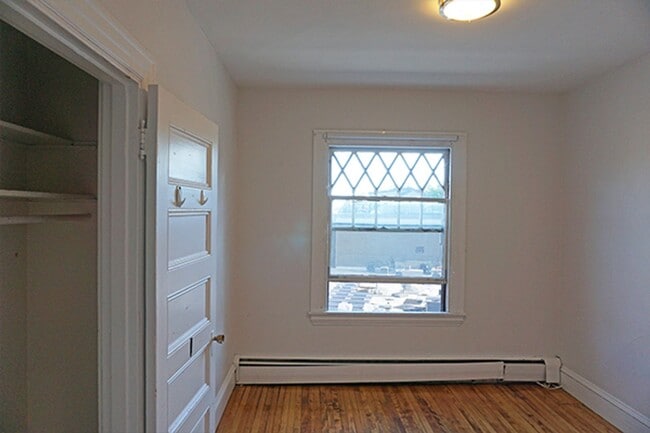 Building Photo - 9/1 No Fee! Sunny 3-4BR/1BA right in Porter Sq!