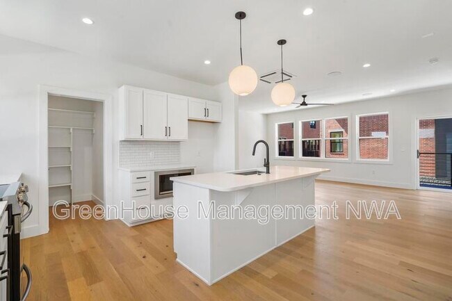 Foto del edificio - 627 SW C St