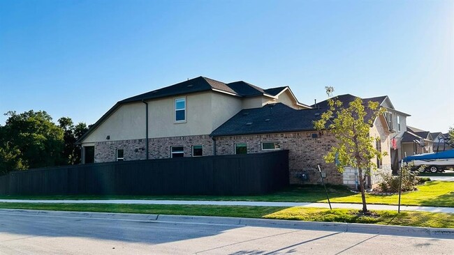 Building Photo - 1201 Sweetspire St