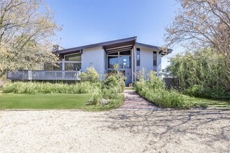 Building Photo - 154 W Lake Dr