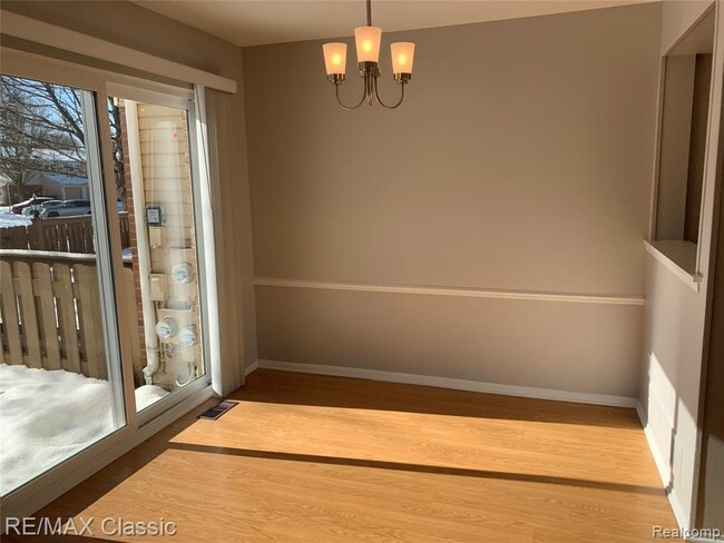 Building Photo - 1755 Brentwood Dr