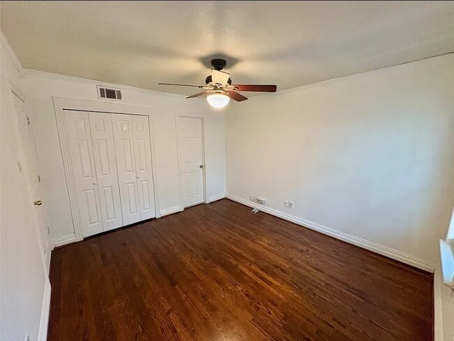 Foto del edificio - 2425 Markland St