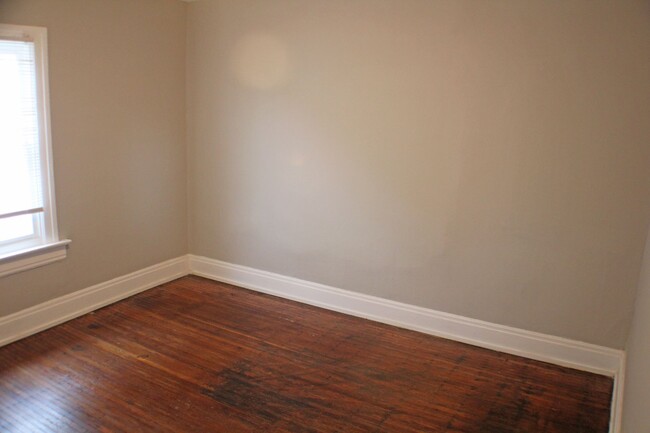 Building Photo - Oxford Home: New Year, New Home: 50% Off F...