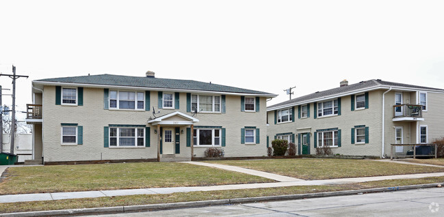 Building Photo - Green Townhouses