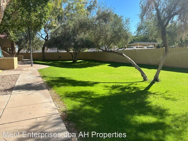 Building Photo - 2 br, 1 bath House - 1126 W ELLIOT RD #1022