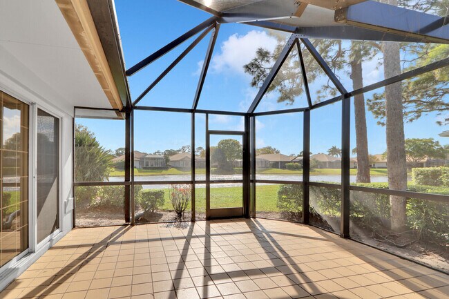 Foto del edificio - 7340 Pine Creek Way