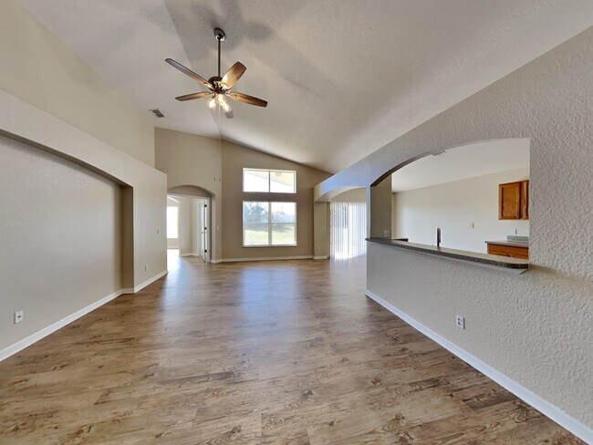 Building Photo - 1306 Vista del Lago Blvd