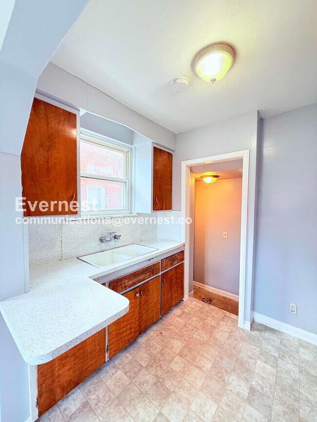 Foto del edificio - 13737 Capitol St