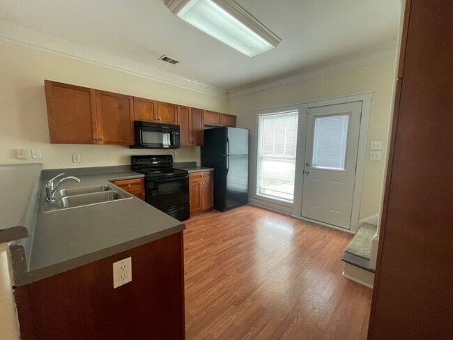 Building Photo - PRE-LEASING FOR AUGUST 2026!