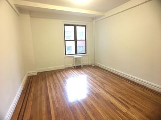 LIVING ROOM - 325 E 19th St