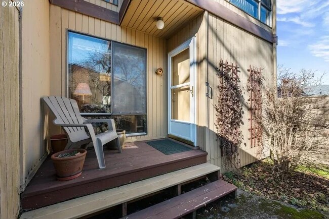 Foto del edificio - 1655 NW Lakeway Ln