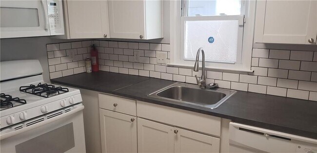 Foto del edificio - 760 Indian Lake Dr NW