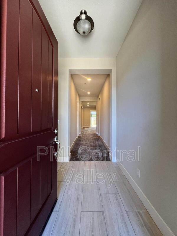 Foto del edificio - 2451 Paramount Ln