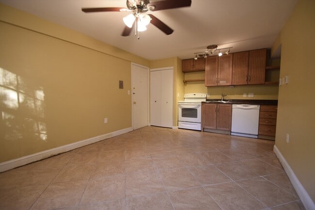 Building Photo - 1 Colonial Village Dr