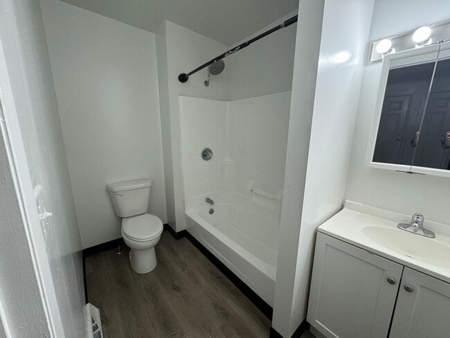 Building Photo - 4 Bedroom Rental - Ready December