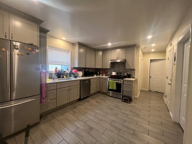 Building Photo - 12 Newcomb Pl