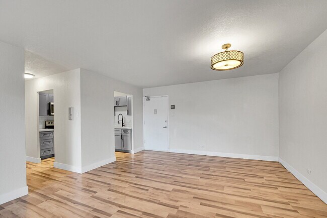 Foto del edificio - $1,950, 2-bed, 1-bath located in Denver wi...