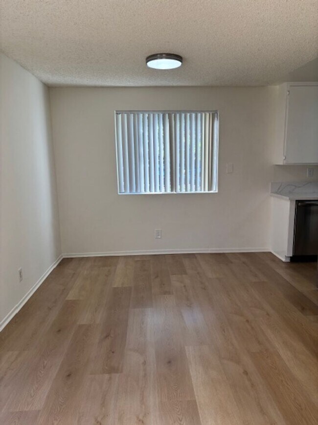 Foto del interior - 4338 Mammoth Ave Apts