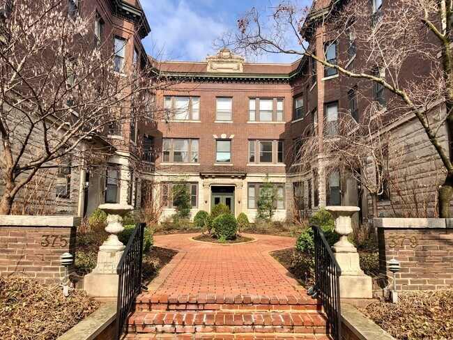 Lucerne Condo #3W - 379 N Taylor Ave