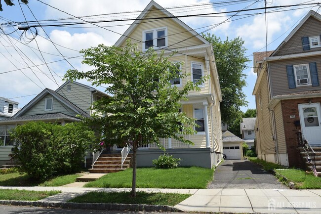 Building Photo - 157 Camden St