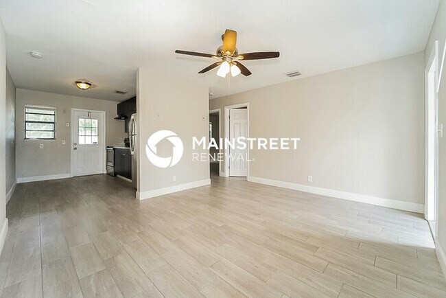 Building Photo - 2 Bedroom Pet-Friendly Home in Oakland Park, FL with Main Street Renewal