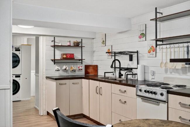 Foto del edificio - 1821 6th Ave