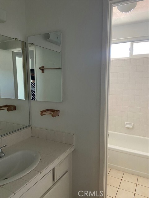 Building Photo - 3160 E Palm Dr