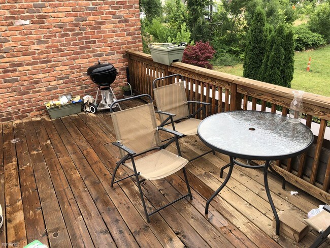 Foto del edificio - 2 br, 2 bath House - 255 Winder St
