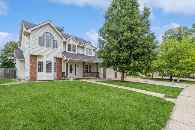 Foto del edificio - GREAT LOCATION IN COUNTRY CLUB!! 4 Bedroom, 3.5 Bathroom Home in Clive