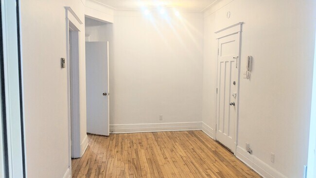 Photo du bâtiment - 2154-2160 rue Mont-Royal Est