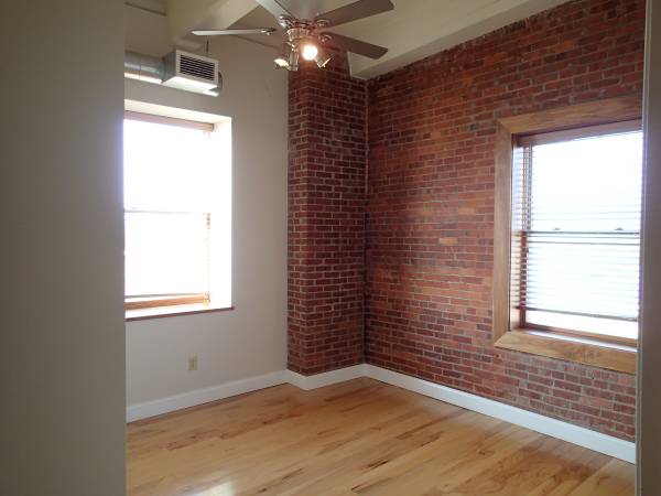 Building Photo - 231 W Water St