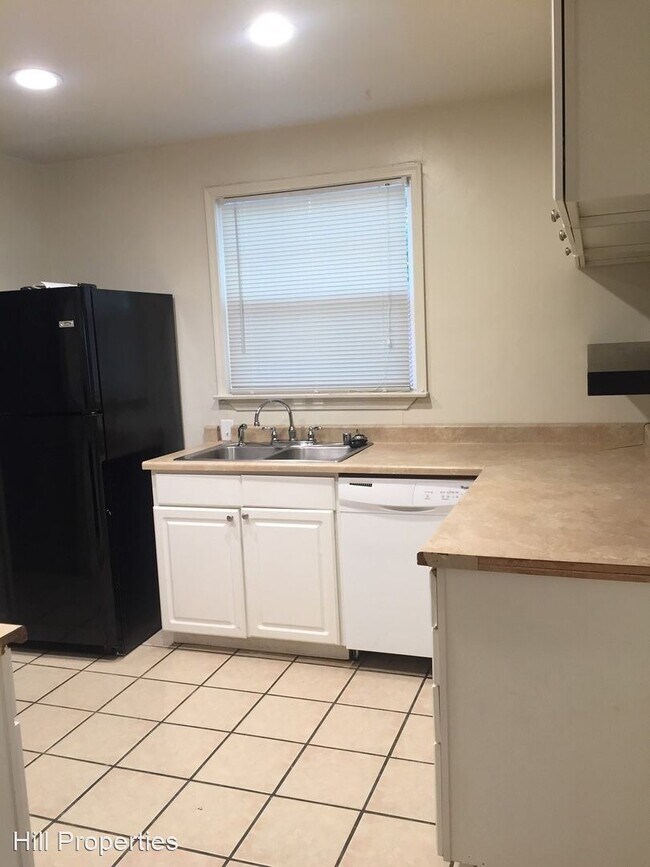 Building Photo - 5 br, 2.5 bath Room For Rent - 1045 Warner