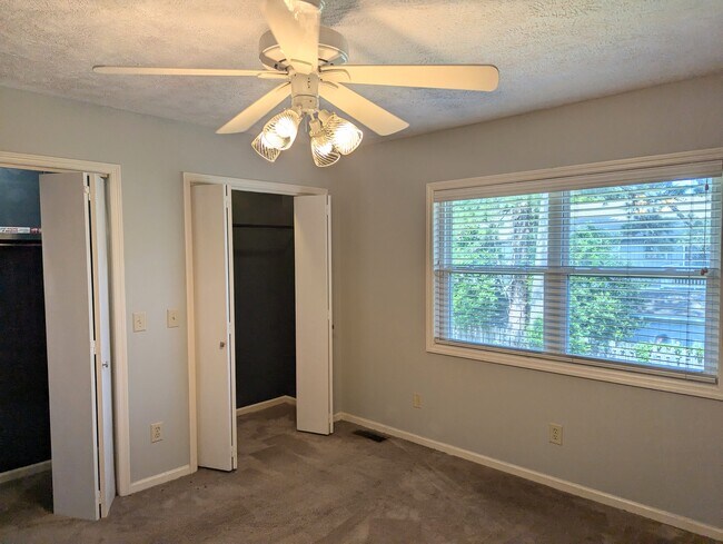 Building Photo - 4178 Spirea Dr