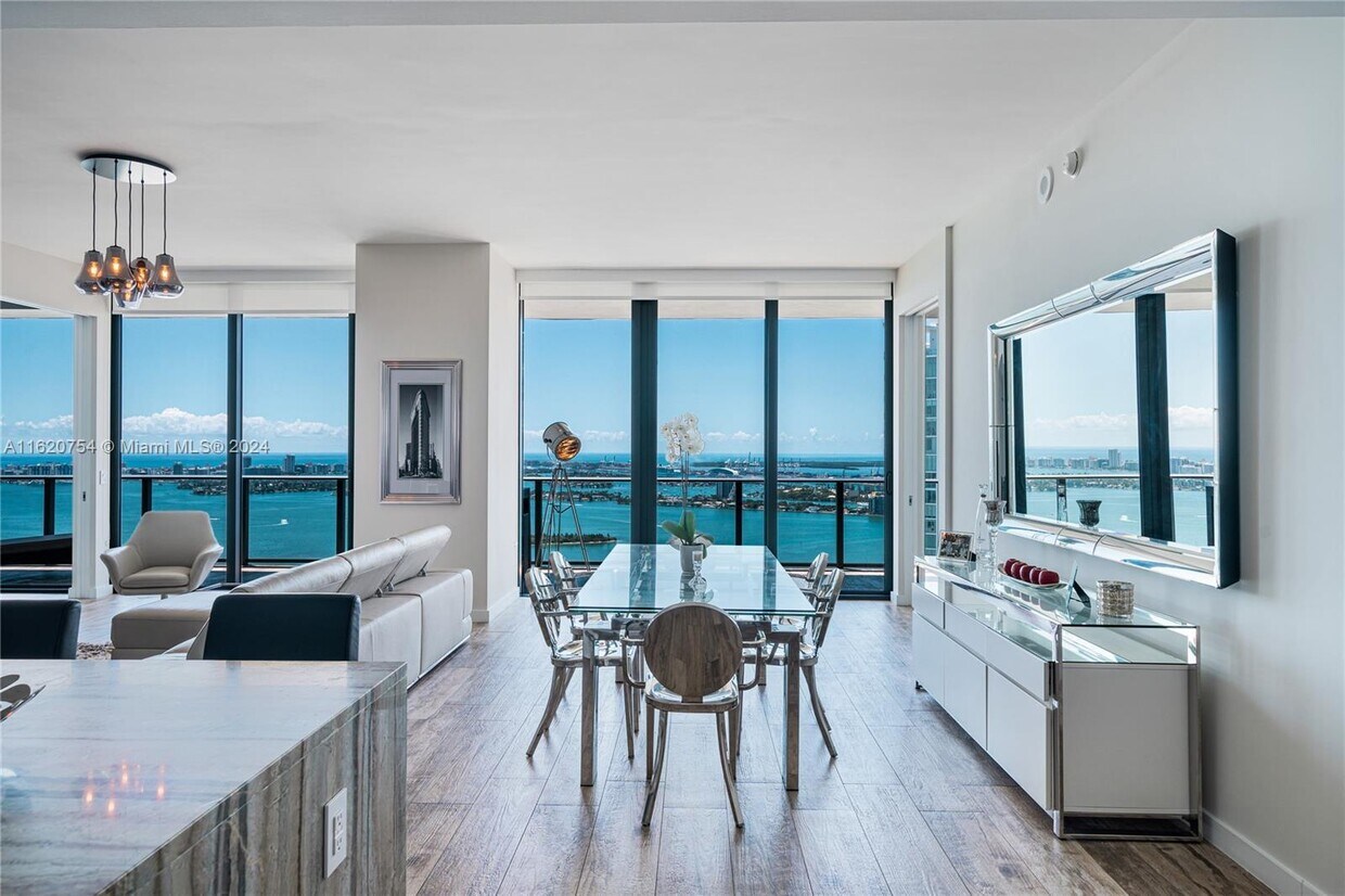 Foto principal - 650 NE 32nd St