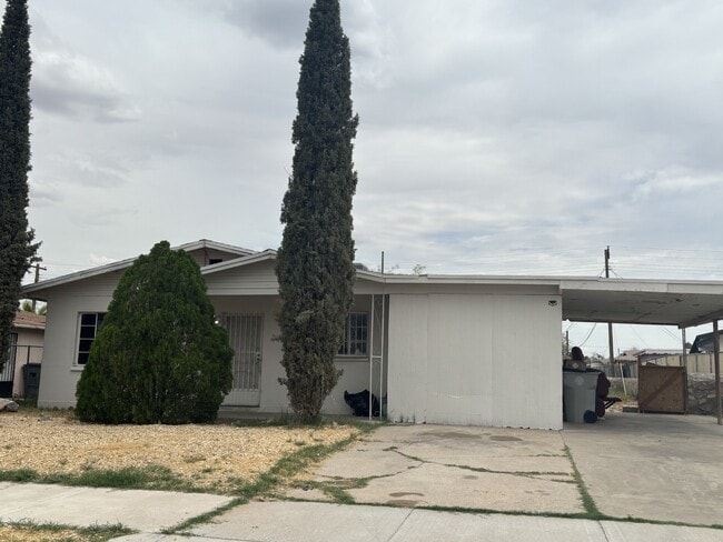 Building Photo - 604 Cortez Dr