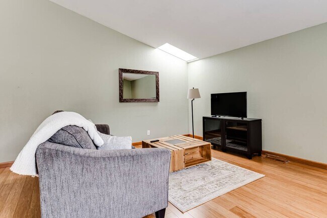 Foto del edificio - 2644 Willona Dr