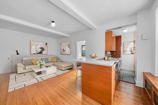 Foto del edificio - 21 E 10th St