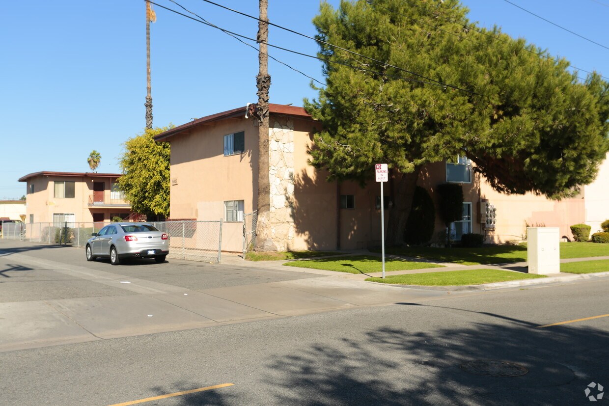 Foto principal - 8361 15th St
