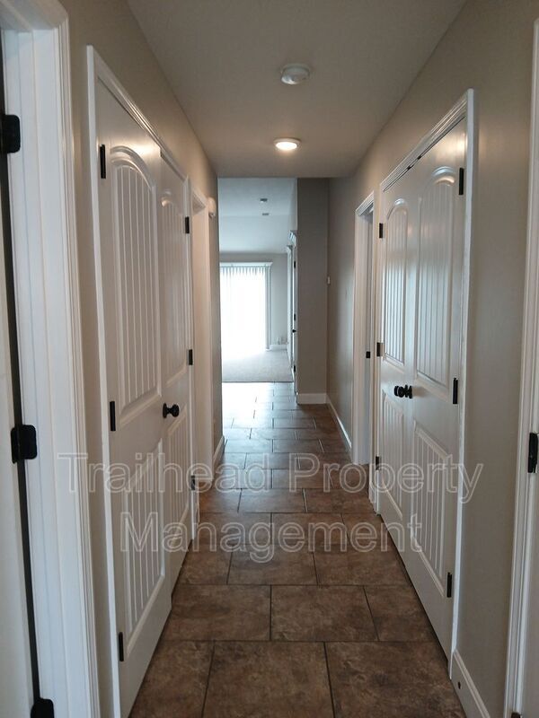 Foto del edificio - 9401 N Robinhood Ave