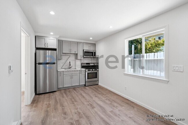 Foto del edificio - 1564 Bridge Ave