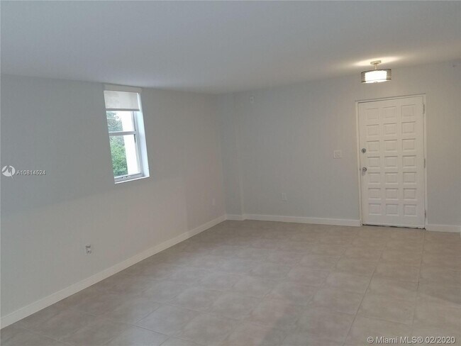 Foto del edificio - 700 NE 63rd St
