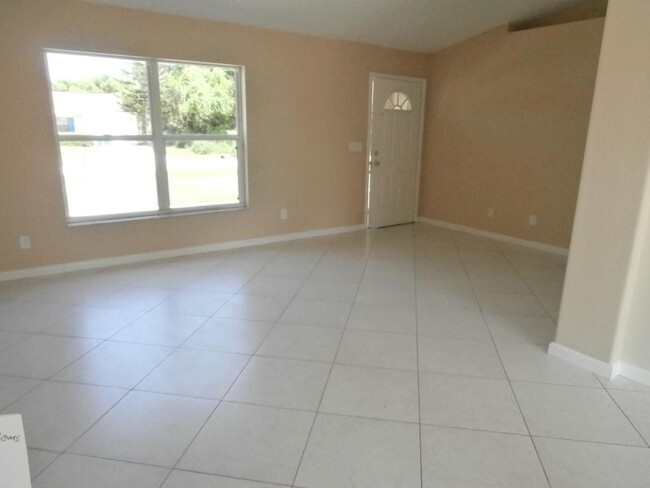 Foto del edificio - 3/2/2 for Rent (Part of the garage has bee...