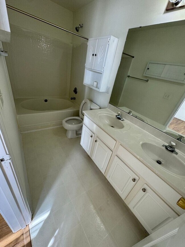 Foto del edificio - 742 Shellstone Pl