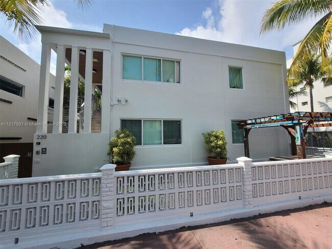 Foto del edificio - 220 Collins Ave