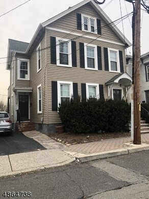 Building Photo - 19 Maple St