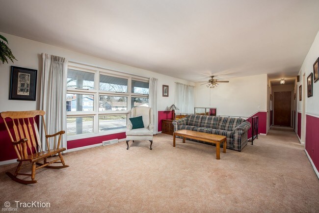 Foto del edificio - 4 br, 1 bath House - 2707 Woodridge Dr