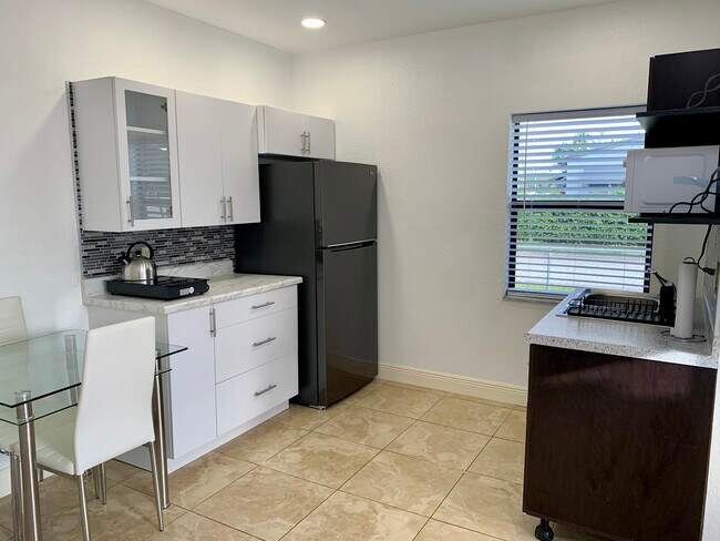 Building Photo - 1001 SW 74th Ct
