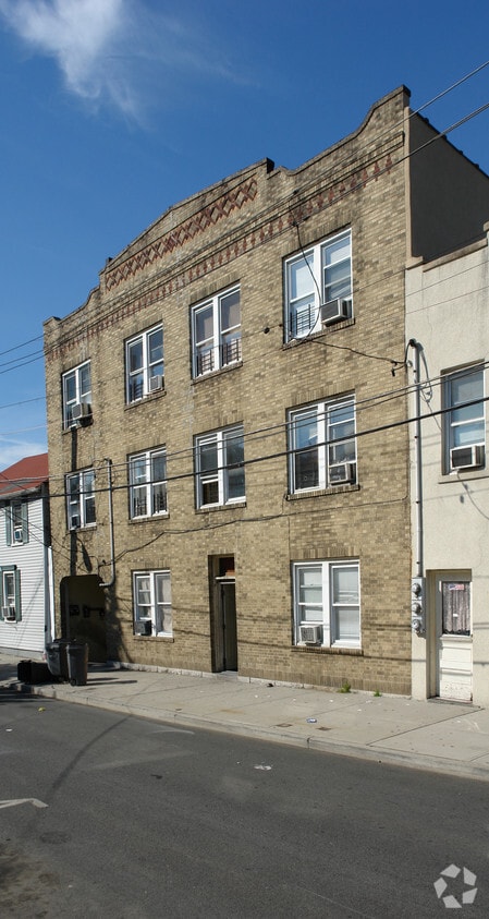 Building Photo - 24-26 Cedar St