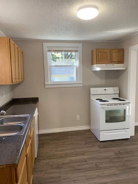 Building Photo - 905 Pansy Ct